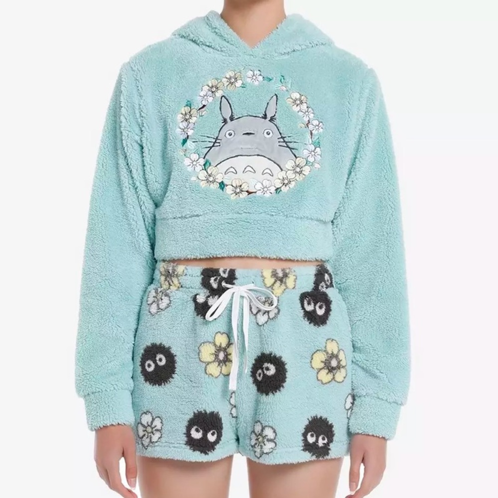 NWT Studio Ghibli My Neighbor Totoro Floral Sherpa cropped hoodie size Medium